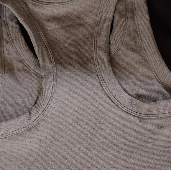 Brand New Ribbed Seamless Tank - Picture 5 of 7